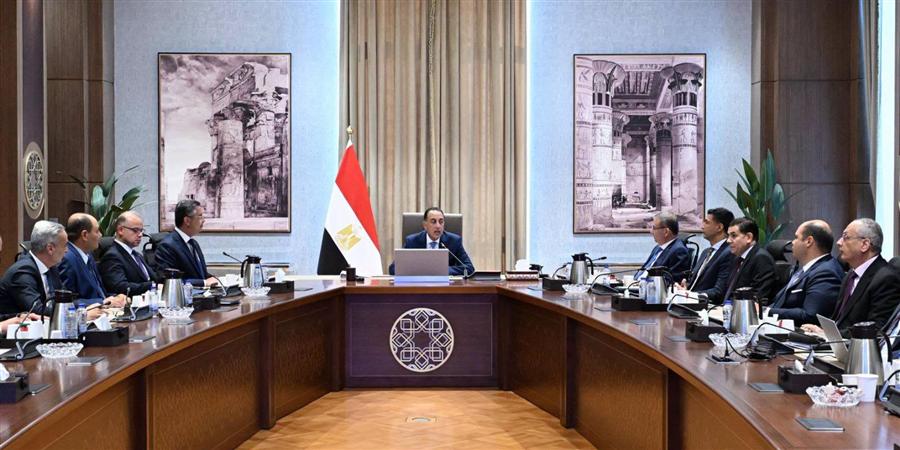 رئيس الوزراء يتابع جهود توافر السلع وضبط حركة الأسواق
